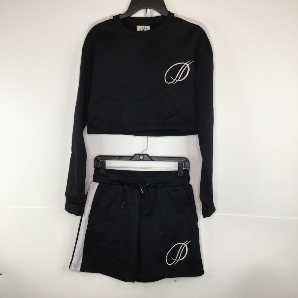 Women’s Black 2-Piece Set M – Cropped Long Sleeve Top & Shorts with Side Stripes